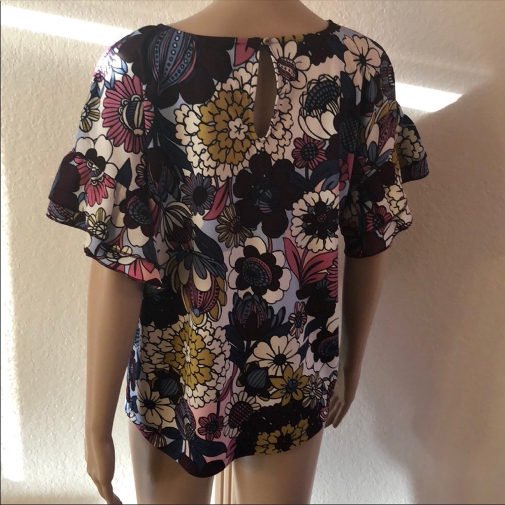 ๐ป ๐ Ann Taylor Floral Pattern Bell Sleeve Ruffle - Picture 3 of 9